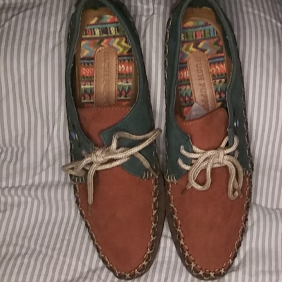 Leather Hush puppies rare aztek design mocossin. - Picture 5 of 7